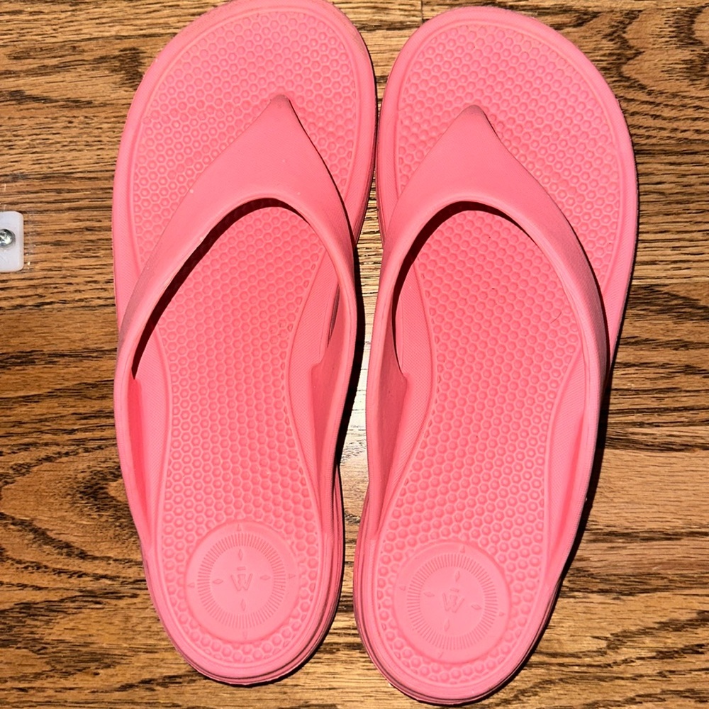 Really comfortable flip-flop.